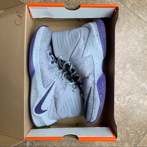 Nike Zoom Clear Out Basketball Shoes - Picture 12 of 13